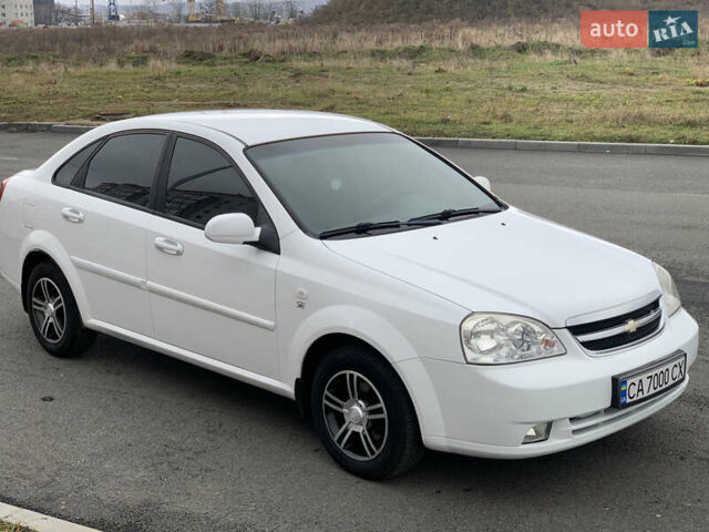 Белый Шевроле Лачетти, объемом двигателя 1.6 л и пробегом 124 тыс. км за 5900 $, фото 3 на Automoto.ua