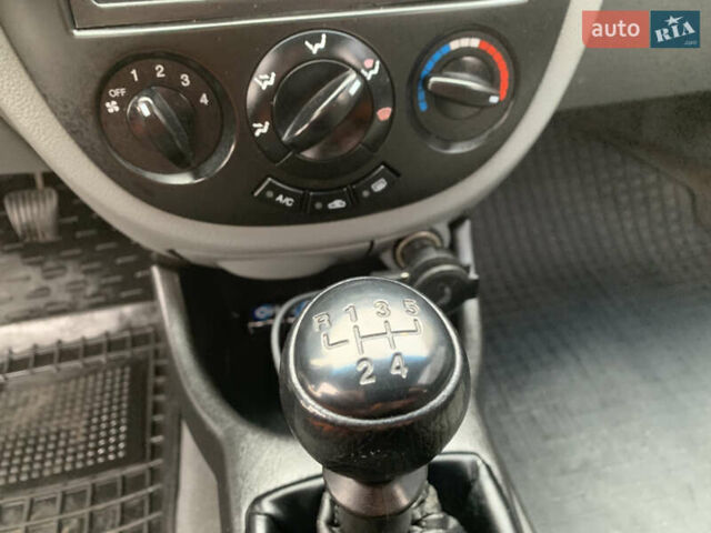 Белый Шевроле Лачетти, объемом двигателя 1.6 л и пробегом 124 тыс. км за 5900 $, фото 28 на Automoto.ua
