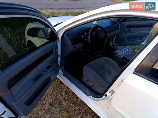 Білий Шевроле Лачетті, об'ємом двигуна 1.6 л та пробігом 192 тис. км за 4750 $, фото 9 на Automoto.ua