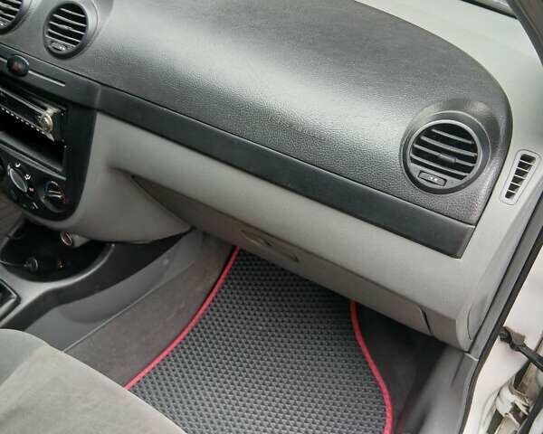 Белый Шевроле Лачетти, объемом двигателя 0 л и пробегом 240 тыс. км за 4500 $, фото 7 на Automoto.ua