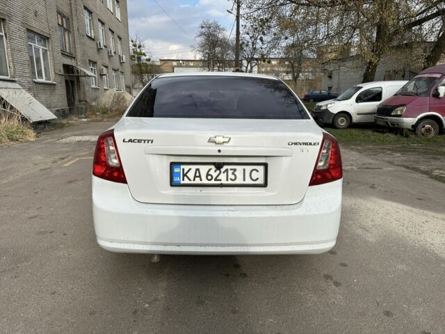 Белый Шевроле Лачетти, объемом двигателя 1.6 л и пробегом 493 тыс. км за 4200 $, фото 3 на Automoto.ua