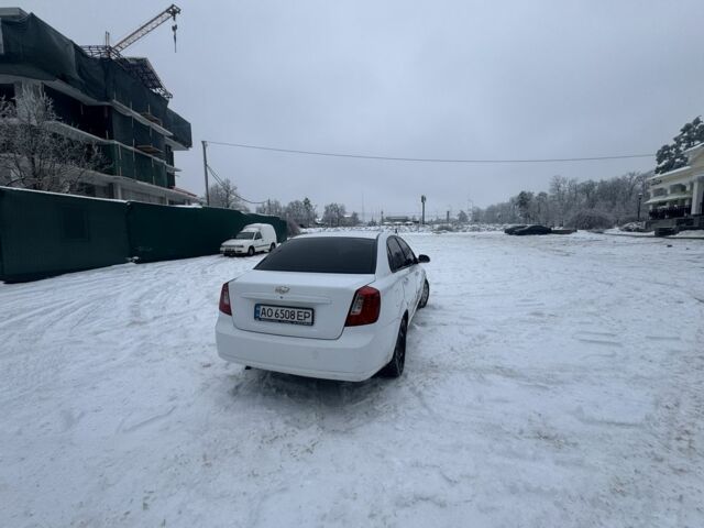 Белый Шевроле Лачетти, объемом двигателя 1.8 л и пробегом 170 тыс. км за 3999 $, фото 3 на Automoto.ua