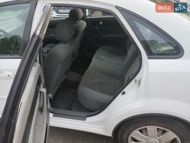 Белый Шевроле Лачетти, объемом двигателя 1.8 л и пробегом 213 тыс. км за 5300 $, фото 8 на Automoto.ua