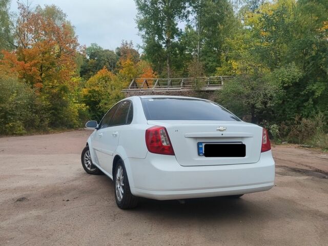 Белый Шевроле Лачетти, объемом двигателя 1.8 л и пробегом 170 тыс. км за 3900 $, фото 7 на Automoto.ua