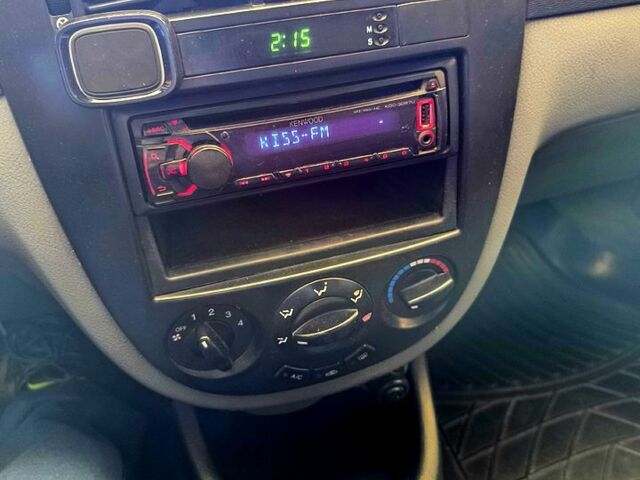 Белый Шевроле Лачетти, объемом двигателя 1.6 л и пробегом 227 тыс. км за 3600 $, фото 2 на Automoto.ua