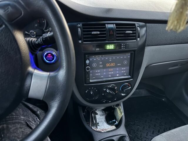 Белый Шевроле Лачетти, объемом двигателя 1.5 л и пробегом 280 тыс. км за 4200 $, фото 11 на Automoto.ua