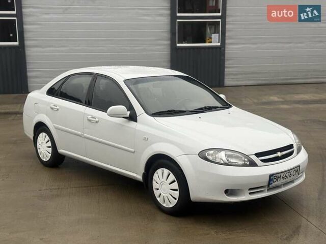 Белый Шевроле Лачетти, объемом двигателя 1.5 л и пробегом 200 тыс. км за 2999 $, фото 2 на Automoto.ua
