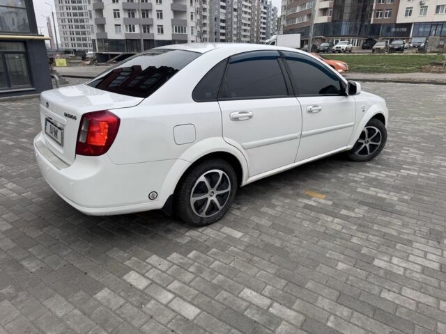 Белый Шевроле Лачетти, объемом двигателя 1.5 л и пробегом 280 тыс. км за 4200 $, фото 6 на Automoto.ua