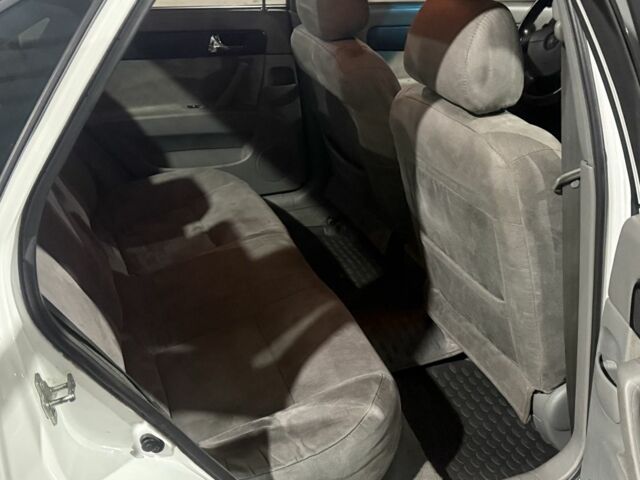 Белый Шевроле Лачетти, объемом двигателя 1.5 л и пробегом 199 тыс. км за 2950 $, фото 6 на Automoto.ua