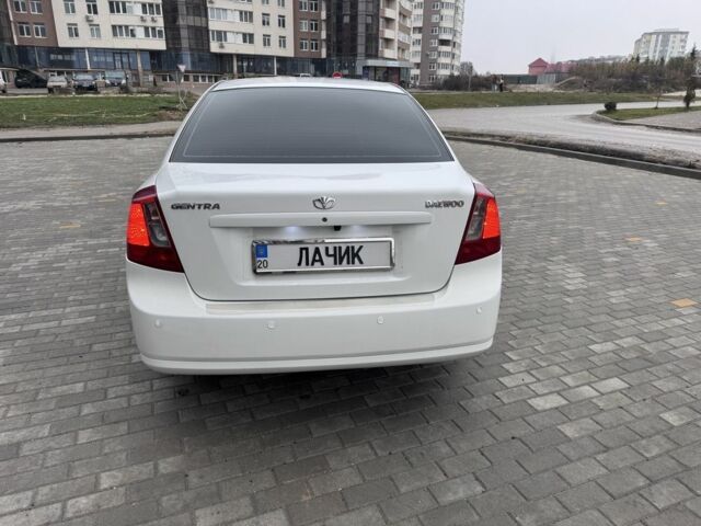 Белый Шевроле Лачетти, объемом двигателя 1.5 л и пробегом 280 тыс. км за 4200 $, фото 4 на Automoto.ua
