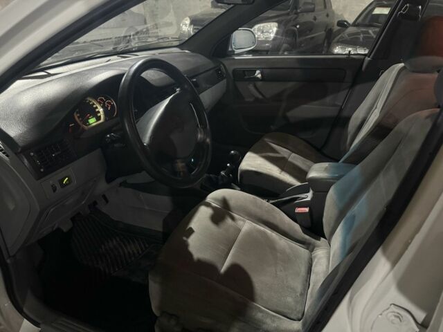 Белый Шевроле Лачетти, объемом двигателя 1.5 л и пробегом 199 тыс. км за 2950 $, фото 8 на Automoto.ua