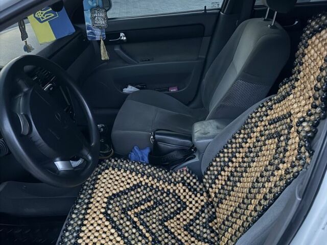 Белый Шевроле Лачетти, объемом двигателя 1.5 л и пробегом 280 тыс. км за 4200 $, фото 10 на Automoto.ua