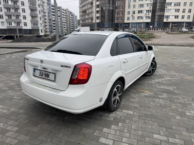 Белый Шевроле Лачетти, объемом двигателя 1.5 л и пробегом 280 тыс. км за 4200 $, фото 5 на Automoto.ua