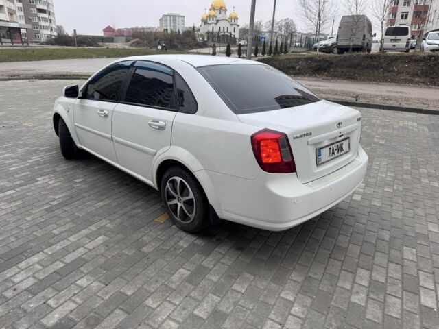 Белый Шевроле Лачетти, объемом двигателя 1.5 л и пробегом 280 тыс. км за 4200 $, фото 3 на Automoto.ua