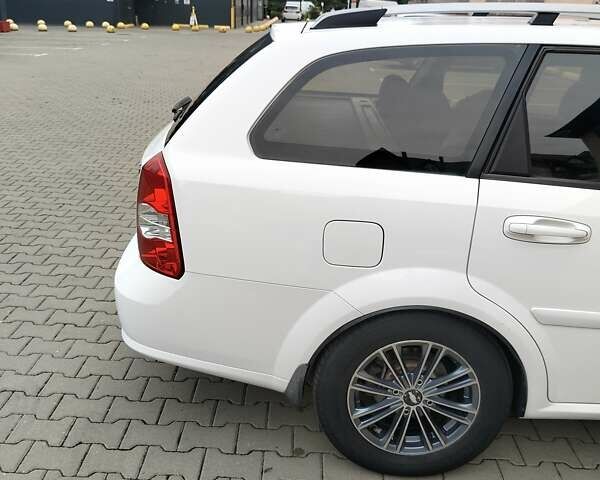 Белый Шевроле Лачетти, объемом двигателя 1.8 л и пробегом 173 тыс. км за 5000 $, фото 13 на Automoto.ua