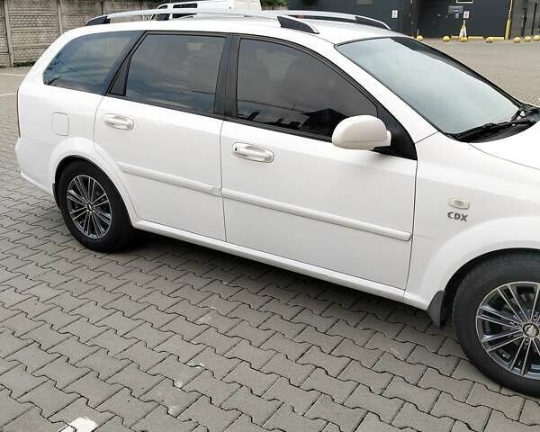 Белый Шевроле Лачетти, объемом двигателя 1.8 л и пробегом 173 тыс. км за 5000 $, фото 14 на Automoto.ua