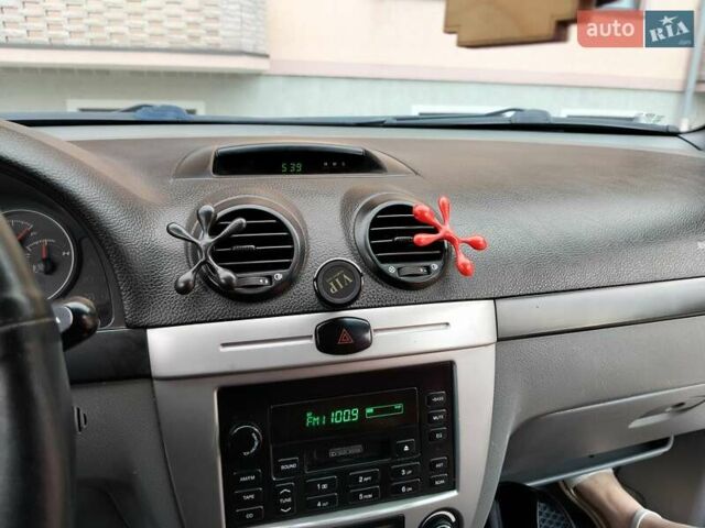 Белый Шевроле Лачетти, объемом двигателя 1.8 л и пробегом 173 тыс. км за 5000 $, фото 2 на Automoto.ua