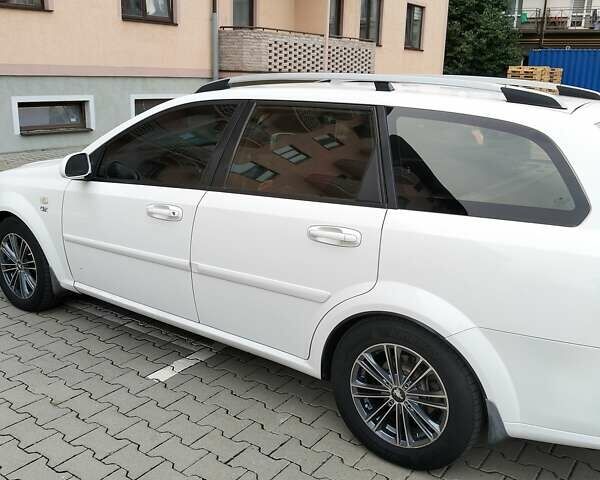 Белый Шевроле Лачетти, объемом двигателя 1.8 л и пробегом 173 тыс. км за 5000 $, фото 11 на Automoto.ua