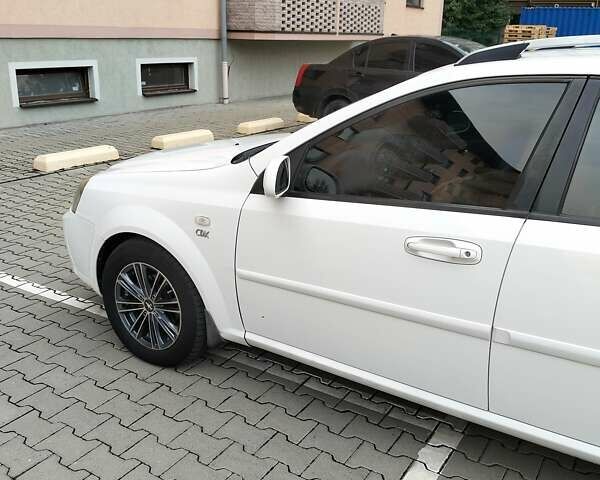 Белый Шевроле Лачетти, объемом двигателя 1.8 л и пробегом 173 тыс. км за 5000 $, фото 10 на Automoto.ua