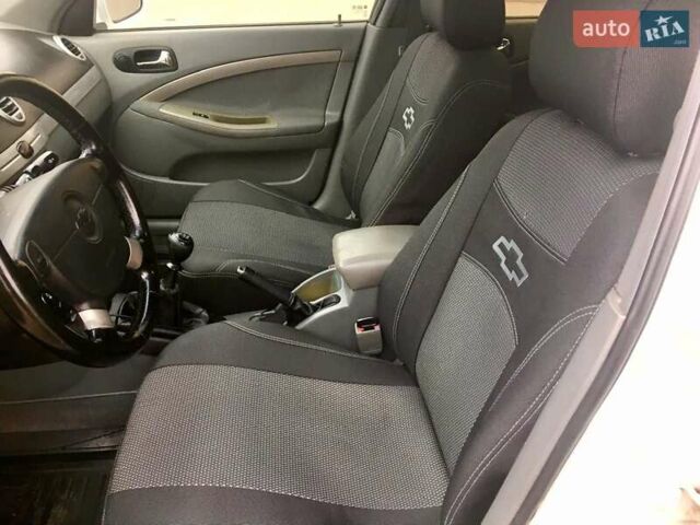 Белый Шевроле Лачетти, объемом двигателя 1.6 л и пробегом 250 тыс. км за 4900 $, фото 1 на Automoto.ua