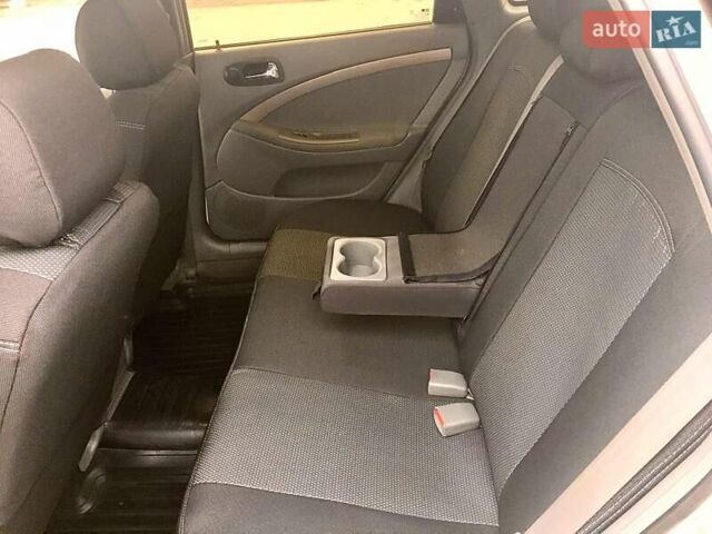 Белый Шевроле Лачетти, объемом двигателя 1.6 л и пробегом 250 тыс. км за 4900 $, фото 2 на Automoto.ua