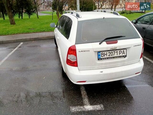 Белый Шевроле Лачетти, объемом двигателя 1.6 л и пробегом 250 тыс. км за 4900 $, фото 4 на Automoto.ua