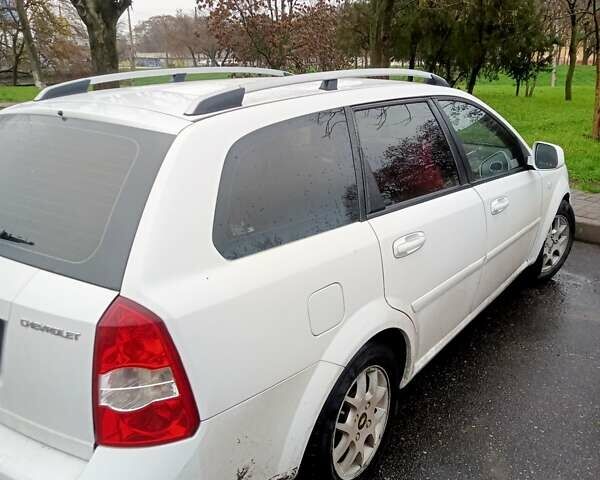 Белый Шевроле Лачетти, объемом двигателя 1.6 л и пробегом 250 тыс. км за 4900 $, фото 3 на Automoto.ua