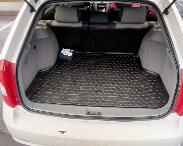 Белый Шевроле Лачетти, объемом двигателя 1.6 л и пробегом 250 тыс. км за 4900 $, фото 7 на Automoto.ua