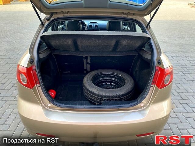 Бежевый Шевроле Лачетти, объемом двигателя 1.6 л и пробегом 270 тыс. км за 3900 $, фото 7 на Automoto.ua