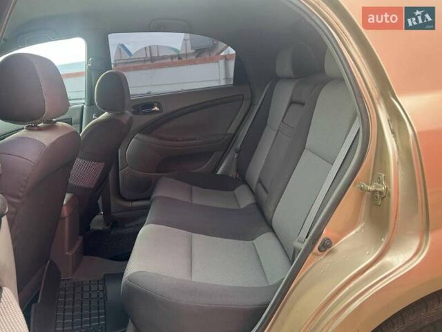 Бежевий Шевроле Лачетті, об'ємом двигуна 1.8 л та пробігом 216 тис. км за 3990 $, фото 9 на Automoto.ua