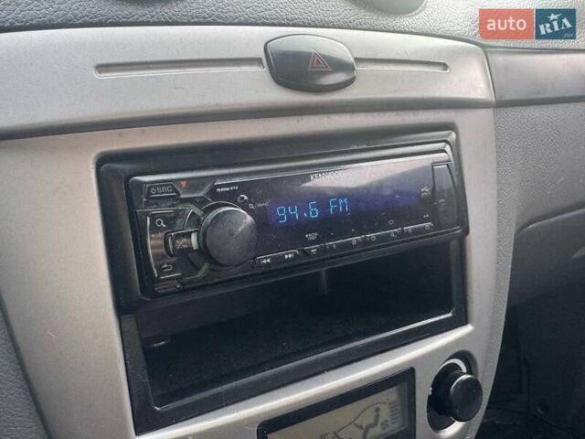 Бежевий Шевроле Лачетті, об'ємом двигуна 1.8 л та пробігом 216 тис. км за 3990 $, фото 19 на Automoto.ua