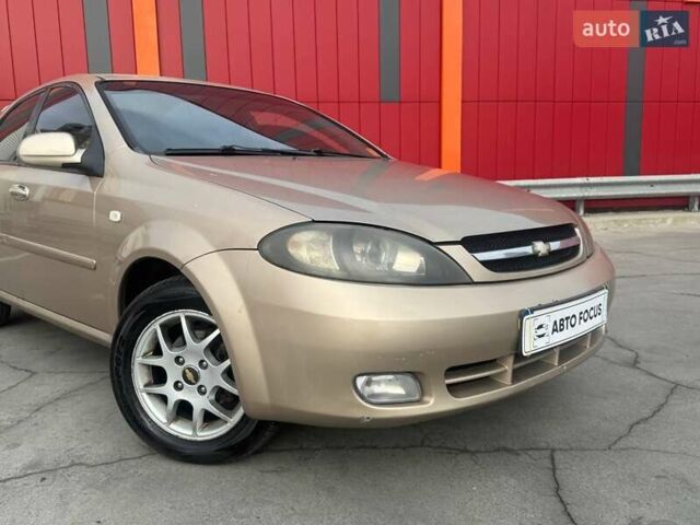 Бежевий Шевроле Лачетті, об'ємом двигуна 1.8 л та пробігом 216 тис. км за 3990 $, фото 1 на Automoto.ua