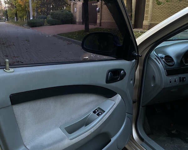 Бежевый Шевроле Лачетти, объемом двигателя 1.6 л и пробегом 134 тыс. км за 4600 $, фото 11 на Automoto.ua