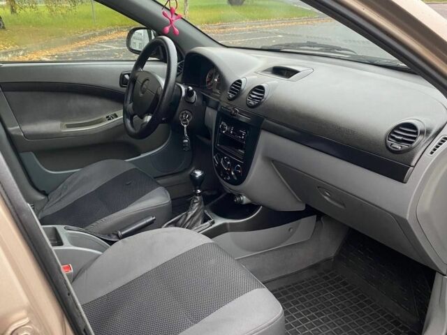 Бежевый Шевроле Лачетти, объемом двигателя 1.6 л и пробегом 300 тыс. км за 3300 $, фото 6 на Automoto.ua