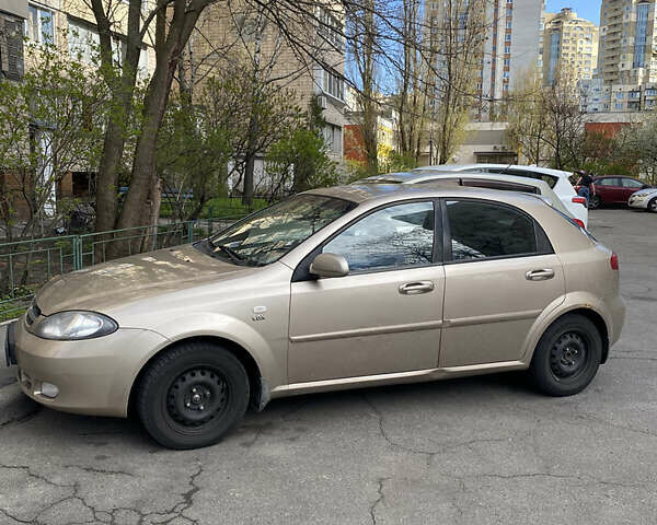 Бежевый Шевроле Лачетти, объемом двигателя 1.8 л и пробегом 300 тыс. км за 2900 $, фото 2 на Automoto.ua