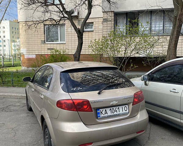 Бежевый Шевроле Лачетти, объемом двигателя 1.8 л и пробегом 300 тыс. км за 2900 $, фото 1 на Automoto.ua