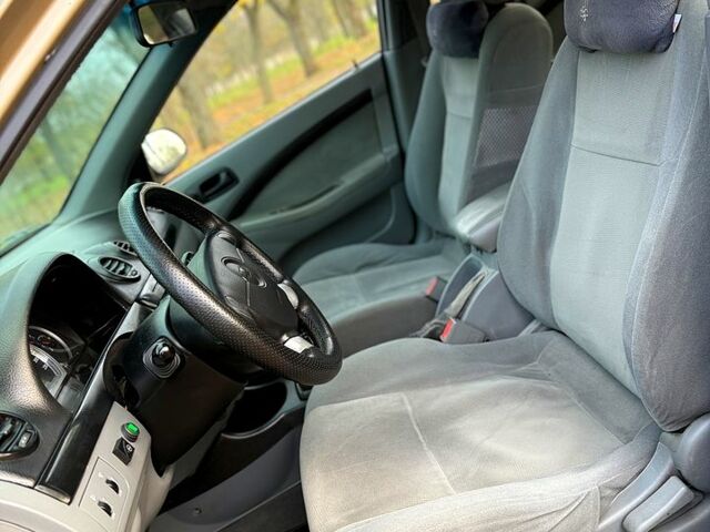 Бежевий Шевроле Лачетті, об'ємом двигуна 1.6 л та пробігом 215 тис. км за 3999 $, фото 7 на Automoto.ua