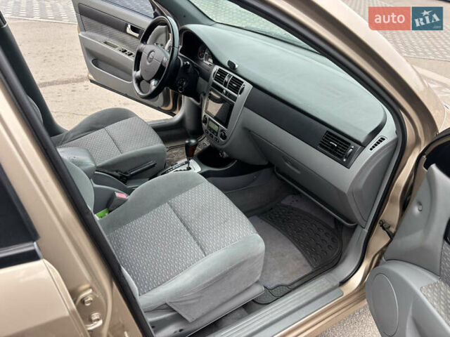 Бежевый Шевроле Лачетти, объемом двигателя 1.8 л и пробегом 170 тыс. км за 3999 $, фото 6 на Automoto.ua