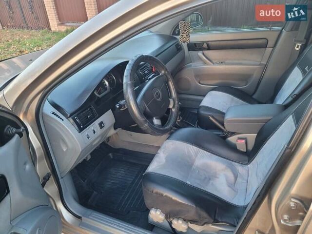 Бежевый Шевроле Лачетти, объемом двигателя 1.6 л и пробегом 195 тыс. км за 3300 $, фото 1 на Automoto.ua