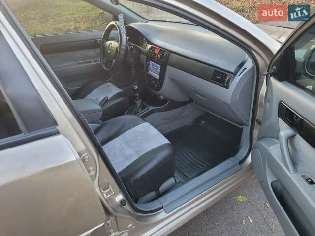 Бежевый Шевроле Лачетти, объемом двигателя 1.6 л и пробегом 195 тыс. км за 3100 $, фото 7 на Automoto.ua