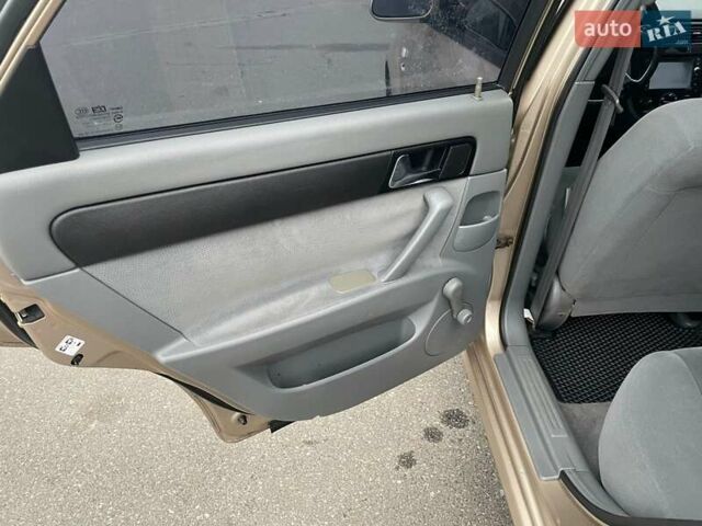 Бежевий Шевроле Лачетті, об'ємом двигуна 1.8 л та пробігом 212 тис. км за 4200 $, фото 5 на Automoto.ua