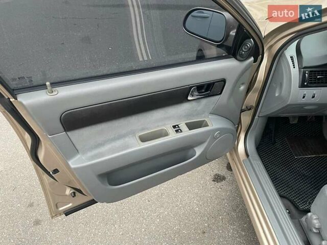 Бежевий Шевроле Лачетті, об'ємом двигуна 1.8 л та пробігом 212 тис. км за 4200 $, фото 3 на Automoto.ua