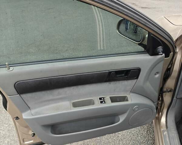 Шевроле Лачетти 2005 в Киеве на Automoto.ua Бежевый Шевроле Лачетти, объемом двигателя 1.6 л и пробегом 283 тыс. км за 4000 $, фото 19 на Automoto.ua