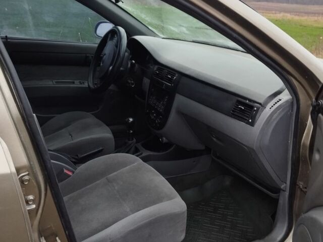 Бежевий Шевроле Лачетті, об'ємом двигуна 1.6 л та пробігом 280 тис. км за 3200 $, фото 6 на Automoto.ua