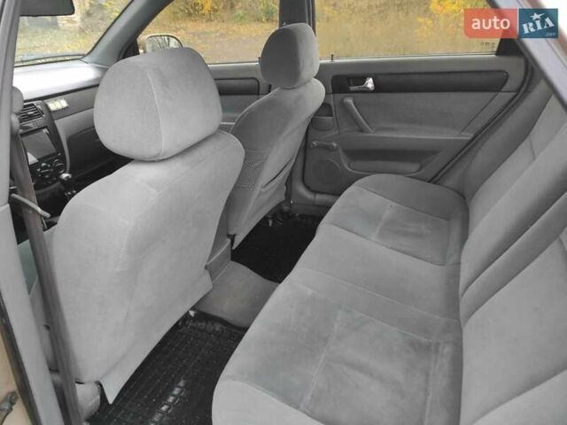 Бежевый Шевроле Лачетти, объемом двигателя 1.8 л и пробегом 212 тыс. км за 3700 $, фото 3 на Automoto.ua