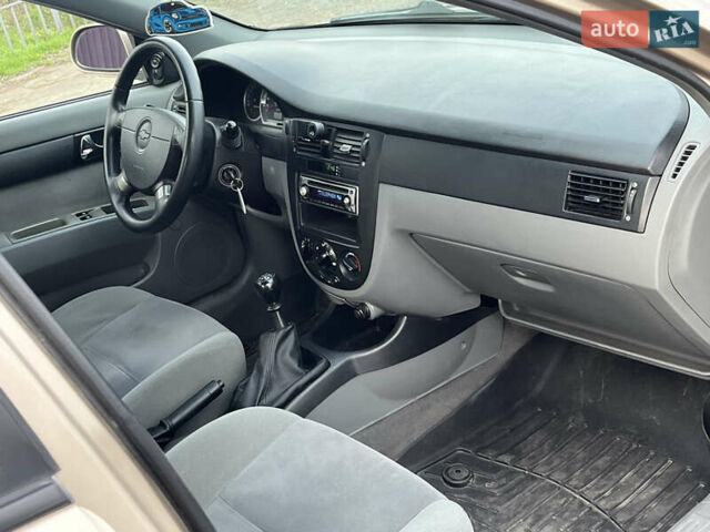 Бежевий Шевроле Лачетті, об'ємом двигуна 1.8 л та пробігом 200 тис. км за 3999 $, фото 10 на Automoto.ua