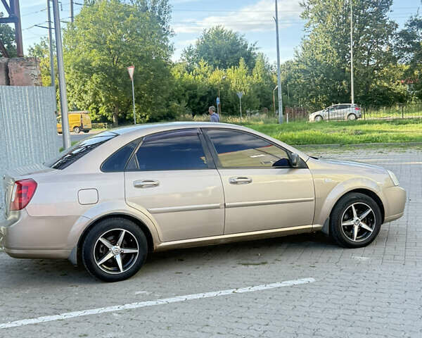 Бежевый Шевроле Лачетти, объемом двигателя 1.6 л и пробегом 260 тыс. км за 3350 $, фото 4 на Automoto.ua