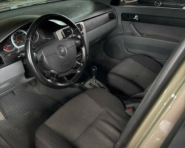 Бежевый Шевроле Лачетти, объемом двигателя 1.8 л и пробегом 320 тыс. км за 3700 $, фото 5 на Automoto.ua