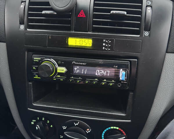 Бежевый Шевроле Лачетти, объемом двигателя 1.8 л и пробегом 250 тыс. км за 4999 $, фото 12 на Automoto.ua