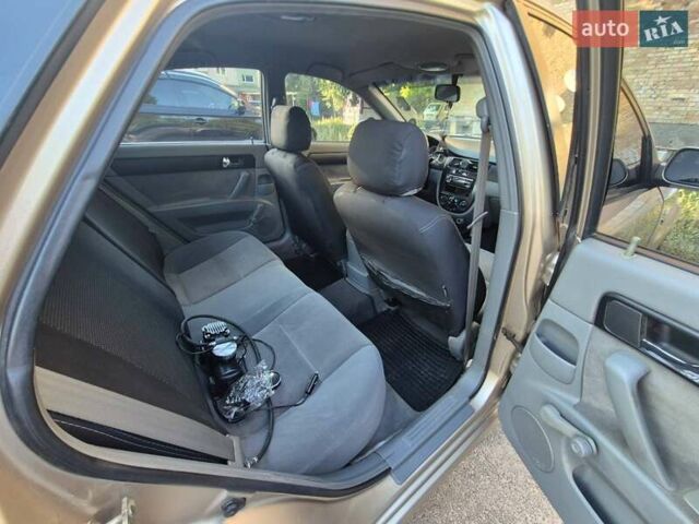 Бежевый Шевроле Лачетти, объемом двигателя 1.8 л и пробегом 233 тыс. км за 4000 $, фото 16 на Automoto.ua